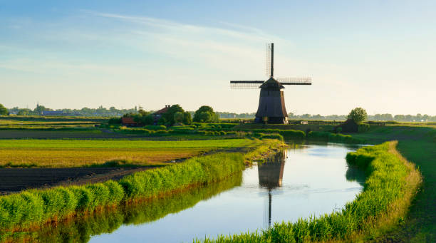 moulin à vent hollandais - schermerhorn photos et images de collection