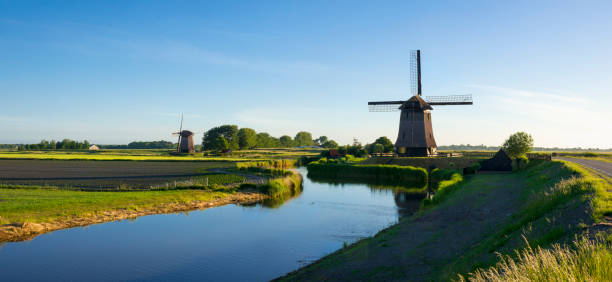 moulin à vent hollandais - schermerhorn photos et images de collection