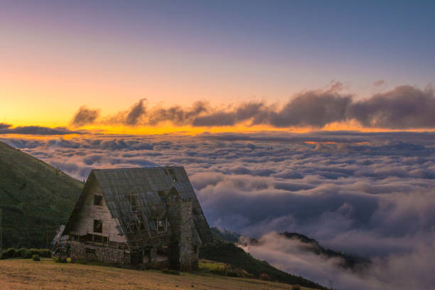 Sunrise in Los Cuchumatanes Sunrise at the viewpoint of the Cuchumatanes, Huehuetenango guatemala landscape stock pictures, royalty-free photos & images