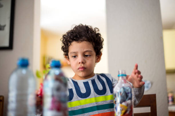 istock child recycling, ecoladrillos at home 1251223176