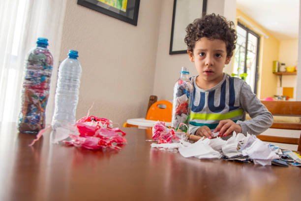 istock child recycling, ecoladrillos at home 1251223179