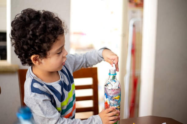 istock child recycling, ecoladrillos at home 1251223208