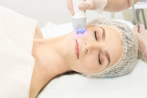 facial spa cosmetology procedure. skin care lift anti age - exfoliating scrub imagens e fotografias de stock