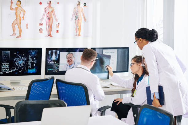 istock Researchers talking to pulmonologist 1251263356