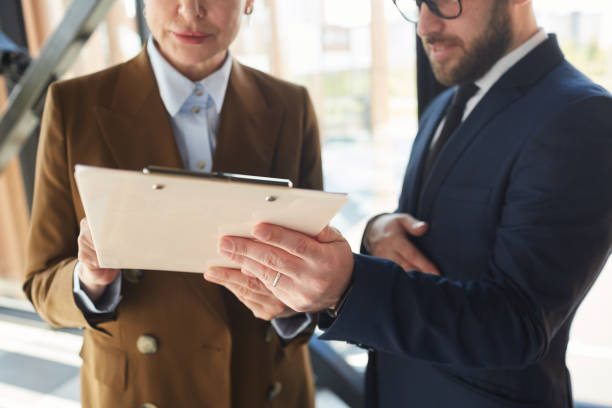 istock People signing the contract 1251285850