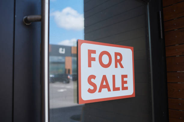 istock Building for sale 1251285971