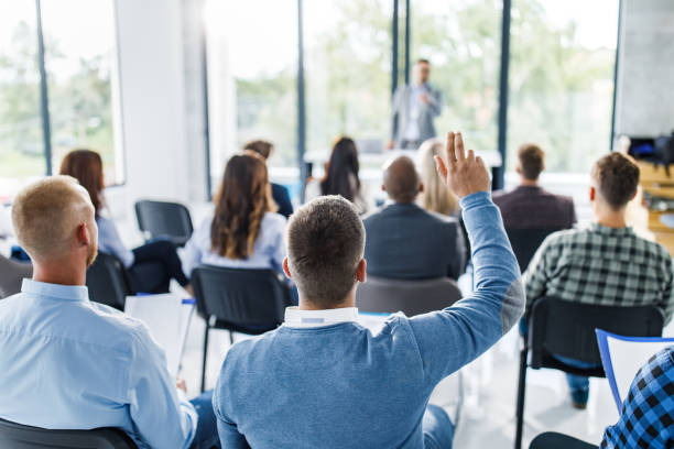 colega, ¿puedo decir algo? - seminar asking business meeting fotografías e imágenes de stock