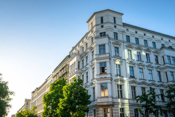 edificios de apartamentos en berlín, alemania - villa estructura de edificio fotografías e imágenes de stock