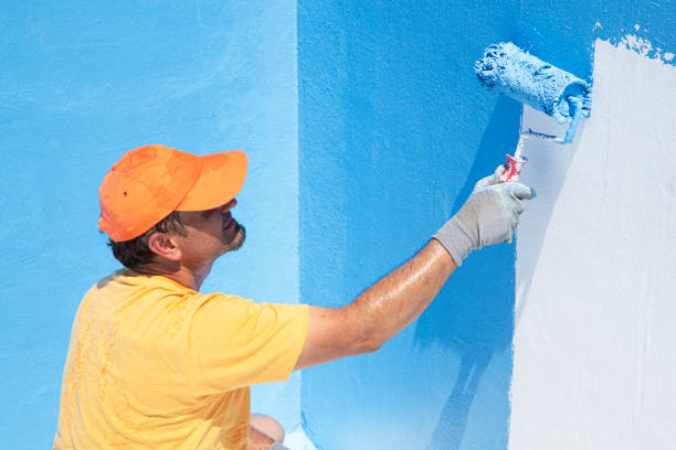 istock Painting the swimming pool 1251360904