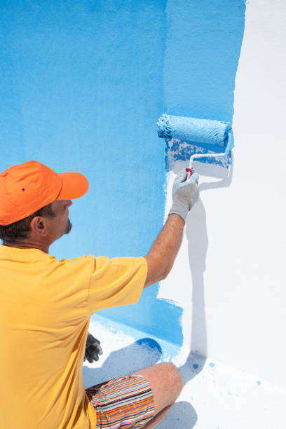 istock Painting the swimming pool 1251361080