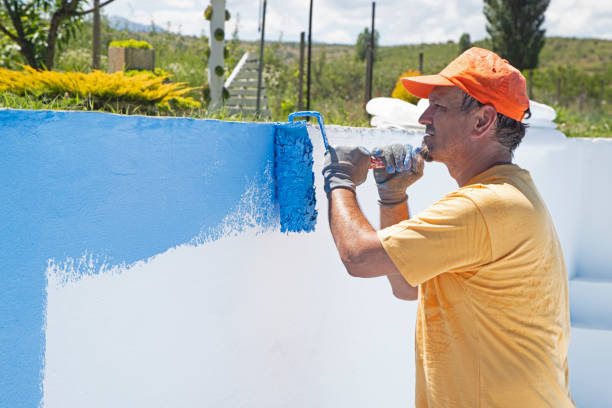 istock Painting the swimming pool 1251361165