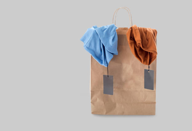 紙袋に青と黄色のストライプシャツ - paper bag bag brown handle ストックフォトと画像