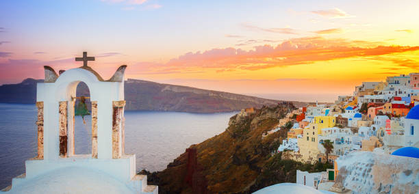 istock Oia, traditional greek village 1251375128