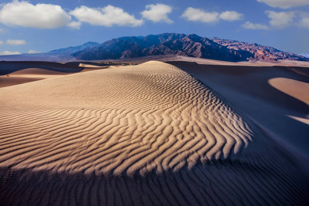 istock The sand lies in light waves 1251381637