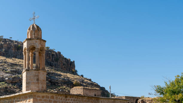 abandoned syriac village of killit dereici, near savur town, in the southeastern turkey - killit imagens e fotografias de stock