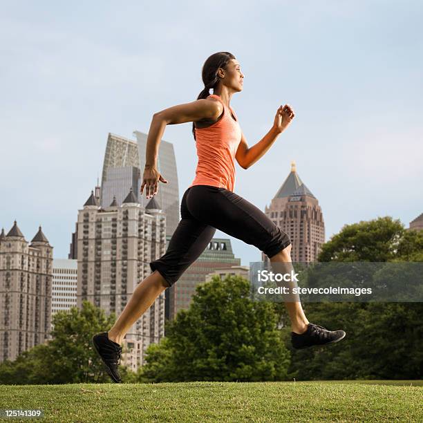 Mujer Corriendo En Piedmont Park Hotel De Atlanta Georgia Foto de stock y más banco de imágenes de Atlanta