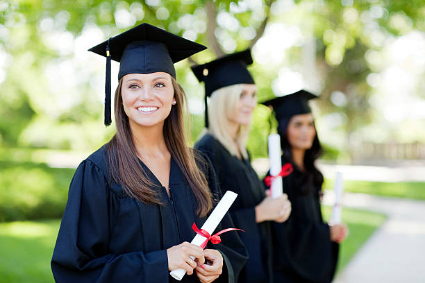 auf die zukunft - bachelors degree stock-fotos und bilder