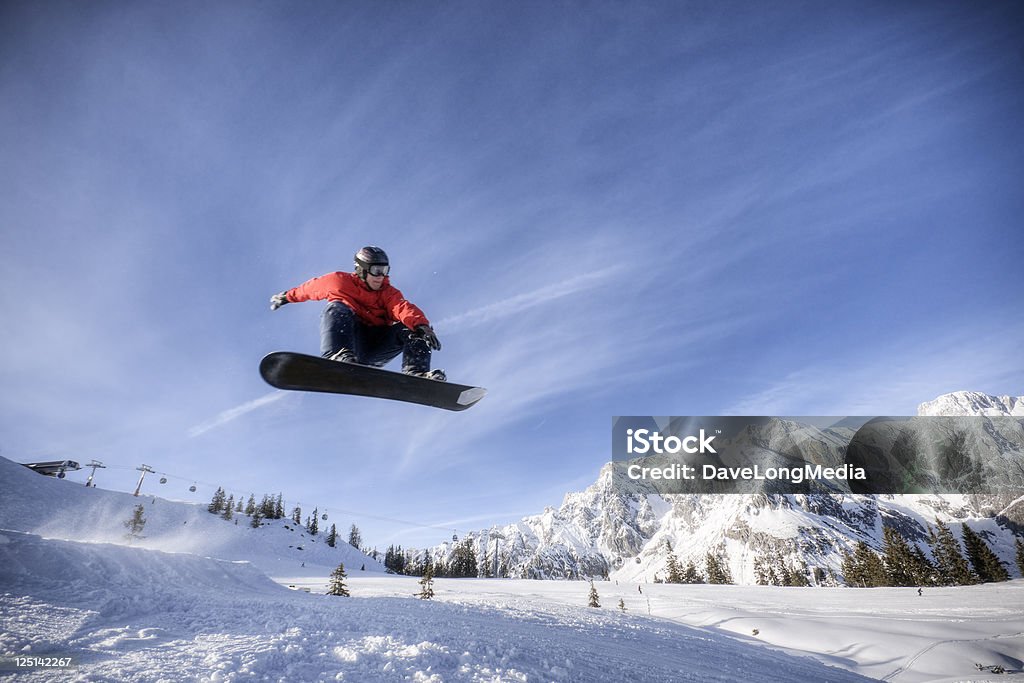 Snowboard em Midair - Foto de stock de Prancha de snowboard royalty-free