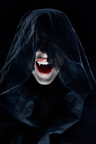 porträt von eine weibliche vampir. - zombie aggression monster indoors stock-fotos und bilder