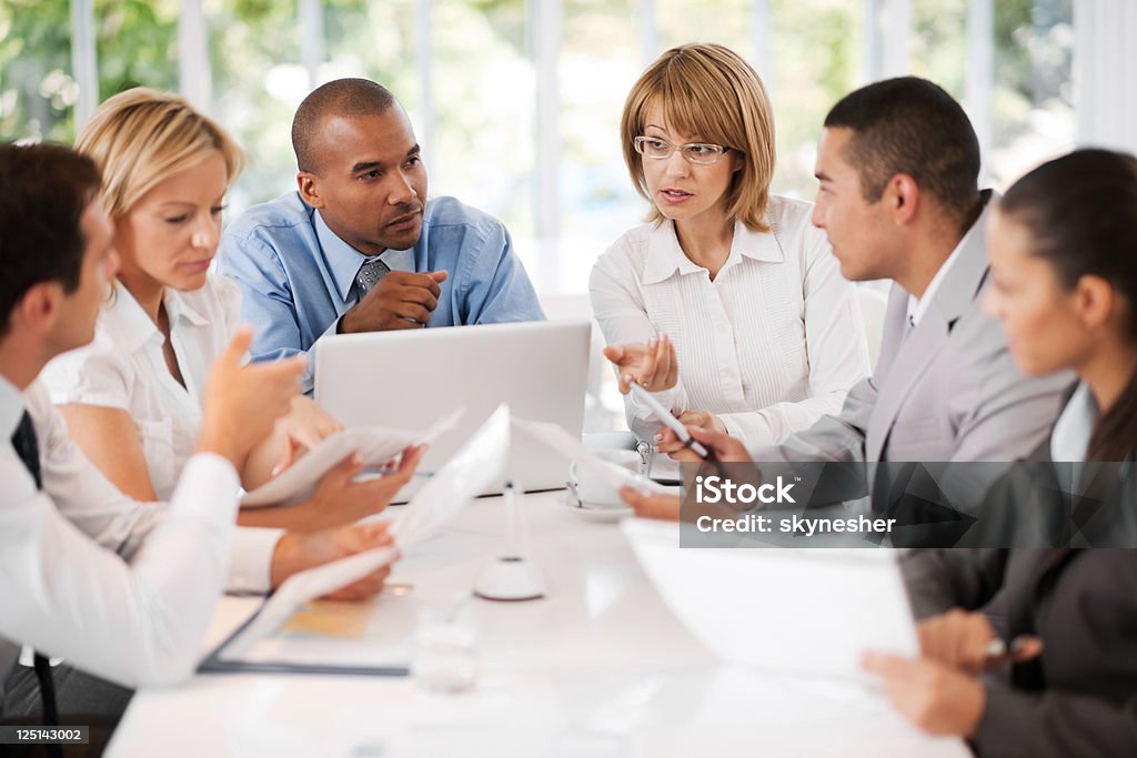 Grupo de empresários tendo uma reunião. - Royalty-free Grupo multiétnico Foto de stock