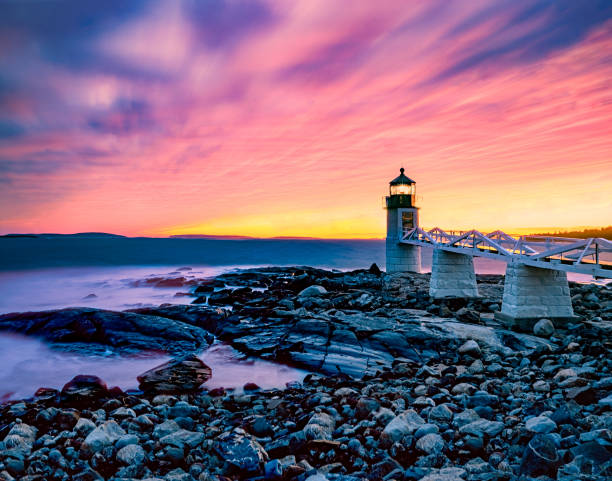 wschód słońca w latarnia morska marshall point, port clyde maine - lighthouse maine marshall point lighthouse beach zdjęcia i obrazy z banku zdjęć