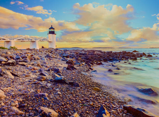 faro di marshall point, port clyde maine - lighthouse marshall point lighthouse beacon maine foto e immagini stock