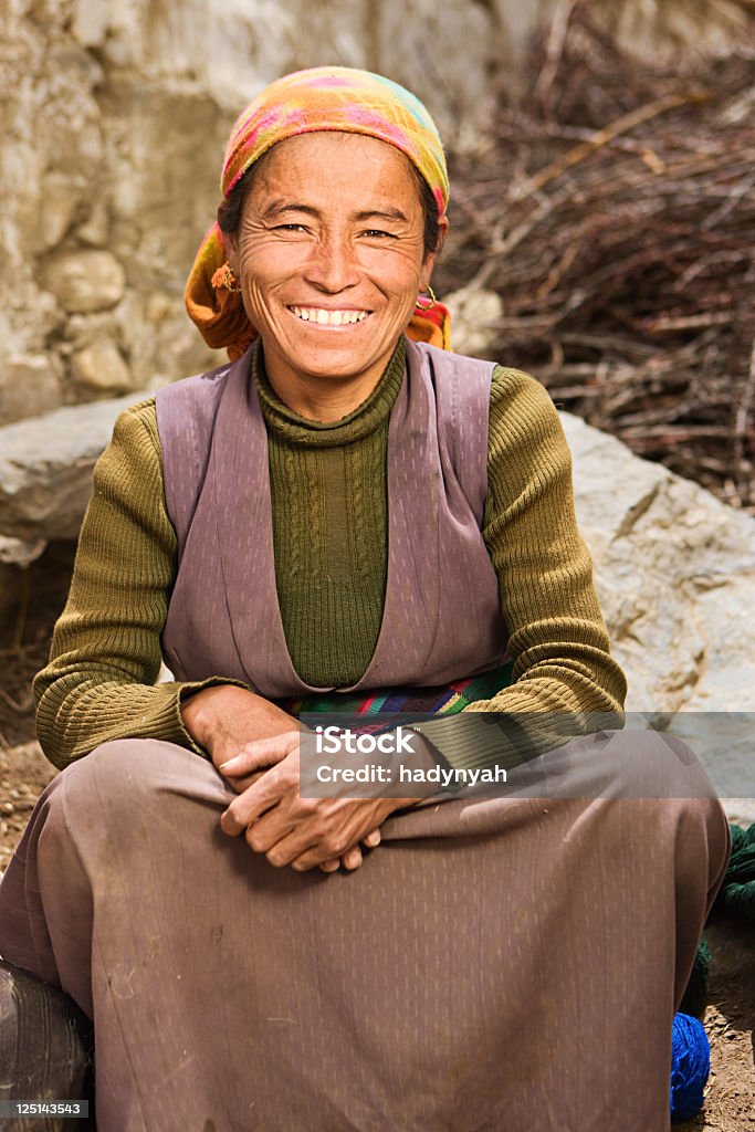 Tibetano mujer en la región de Mustang - Foto de stock de Actividad libre de derechos