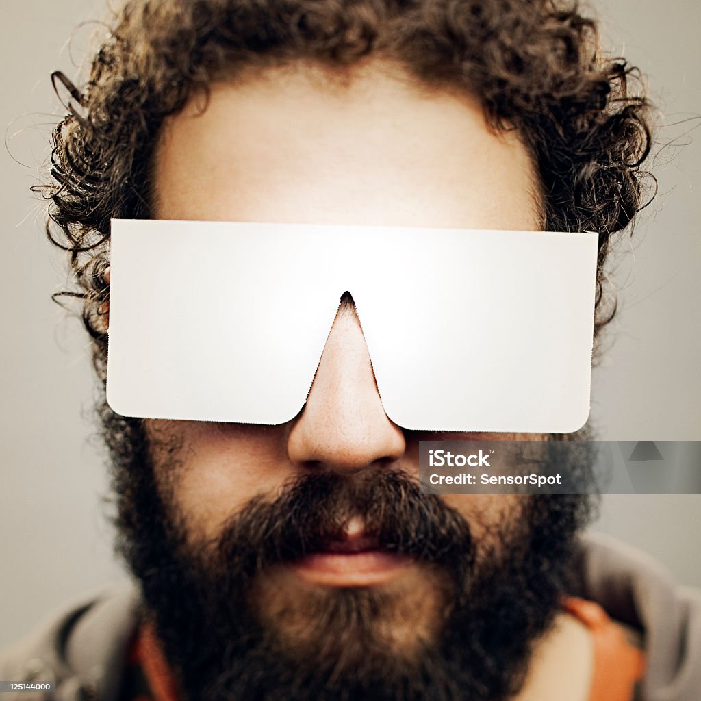 Hombre con gafas de sol de papel - Foto de stock de Guay libre de derechos
