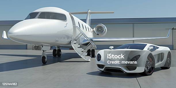 Photo libre de droit de De Luxe Travel banque d'images et plus d'images libres de droit de Avion privé d'entreprise - Avion privé d'entreprise, Luxe, Voiture