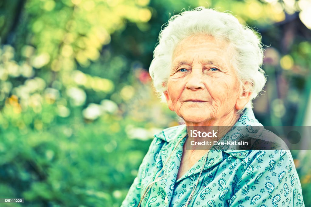 Verão Retrato de um belo Avó - Royalty-free Mulheres Idosas Foto de stock