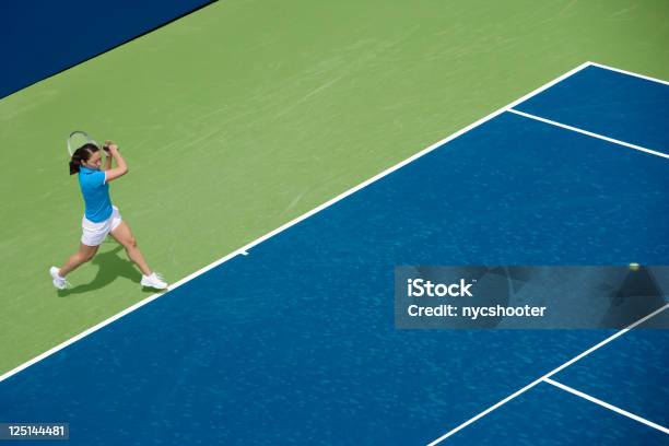Tennis Spieler Schlagen Vorhand Stockfoto und mehr Bilder von Tennis - Tennis, Ansicht aus erhöhter Perspektive, Spielfeld