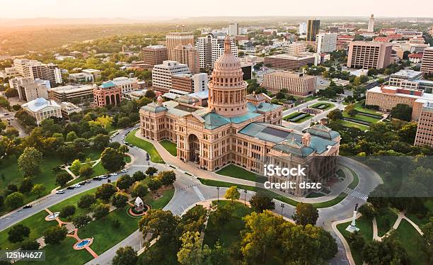 Widok Z Lotu Ptaka Budynku Kapitolu W Austin Stolicę Of Texas - zdjęcia stockowe i więcej obrazów Austin - Stan Teksas