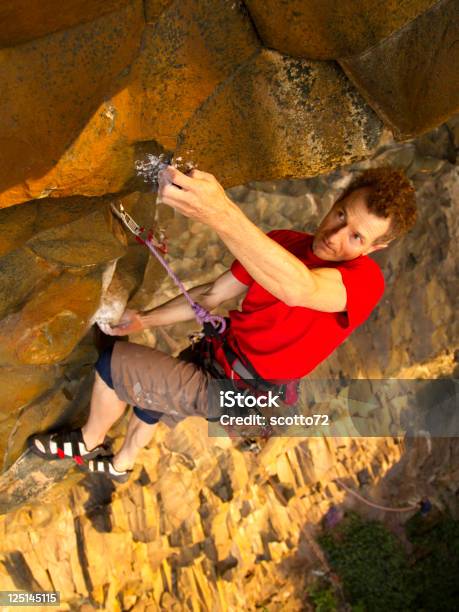 Maschio Rockclimber - Fotografie stock e altre immagini di Discesa a corda doppia - Discesa a corda doppia, Accessorio personale, Adulto