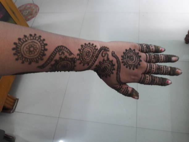 Mehandi art Indian culture back hand MEHNDI stock pictures, royalty-free photos & images