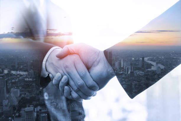 close up of handshake on abstract city background.teamwork concept. double exposure, double exposure of teamwork successful meeting workplace strategy concept. - doubles imagens e fotografias de stock