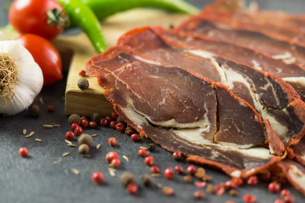 chopped bacon, pepper, spice, tomato and garlic - veal piccata imagens e fotografias de stock