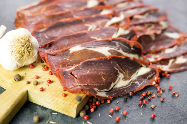 chopped bacon, pepper, spice, tomato and garlic - veal piccata imagens e fotografias de stock