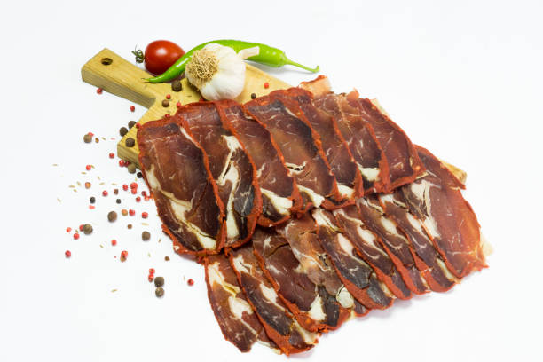 chopped bacon, pepper, spice, tomato and garlic - veal piccata imagens e fotografias de stock