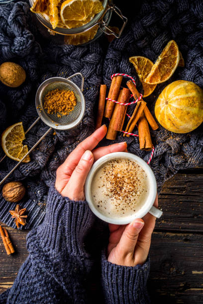 秋の甘いホットドリンク - latté pumpkin spice coffee ストックフォトと画像