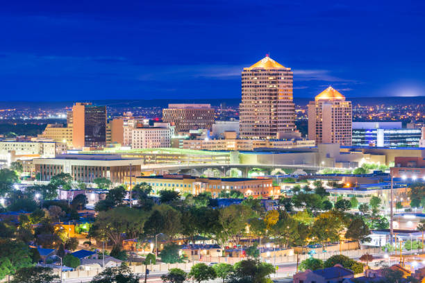 albuquerque, novo méxico, eua - albuquerque new mexico skyline building exterior - fotografias e filmes do acervo