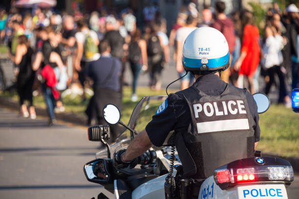 policier à montréal - police quebec traffic montreal photos et images de collection