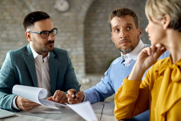 istock What do you think, should I sign this contract? 1251669134