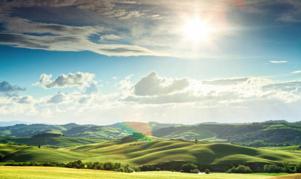 istock The sun in Tuscany 1251674897