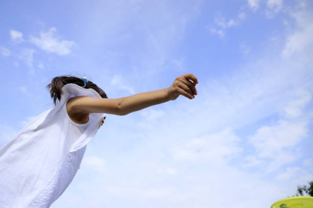 Japanese girl playing flying disc (5 years old)