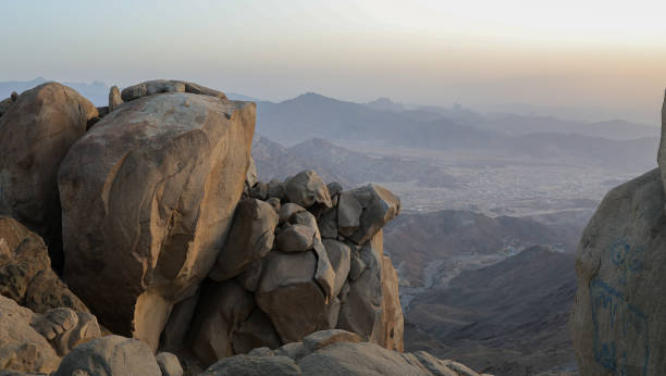 アル・ティフの山地, サウジアラビア - east middle road desert ストックフォトと画像