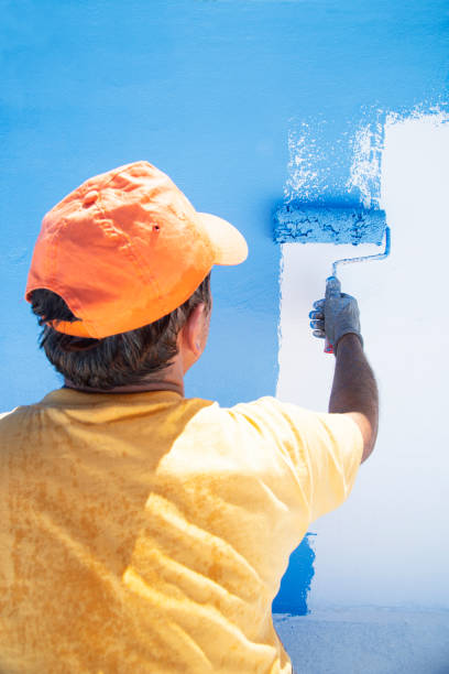 istock Painting the swimming pool 1251805535