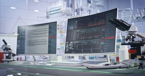 미래지향적인 실험실 장비. 컴퓨터 화면에 대한 dna 연구 - research science laboratory dna 뉴스 사진 이미지