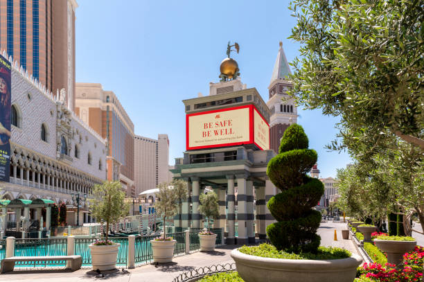 cartello dell'hotel & casino veneziano - las vegas metropolitan area the las vegas strip casino sign foto e immagini stock