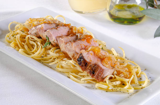 Spicy plate combining meat and pasta