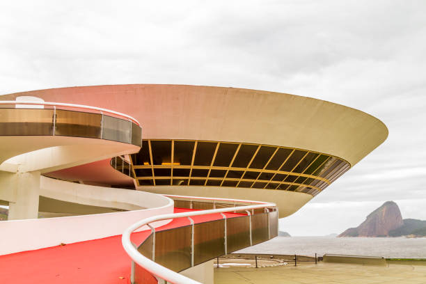 ニテロイ現代美術館、ニテロイ、リオデジャネイロ、ブラジル - niemeyer museum of contemporary arts ストックフォトと画像